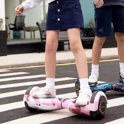 Musica per ragazze suonando su tutti i terreni Hoverboard Go Cart con Smart Electronic e velocità massima di 30 km/h