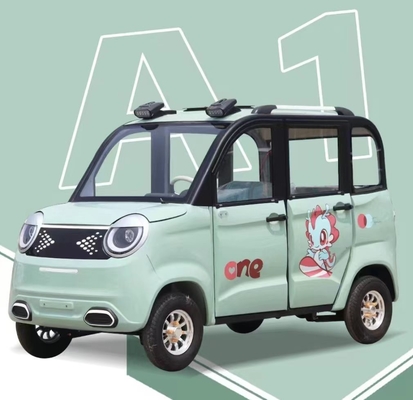 Potente veicolo elettrico a quattro ruote ad alta velocità e interno spazioso