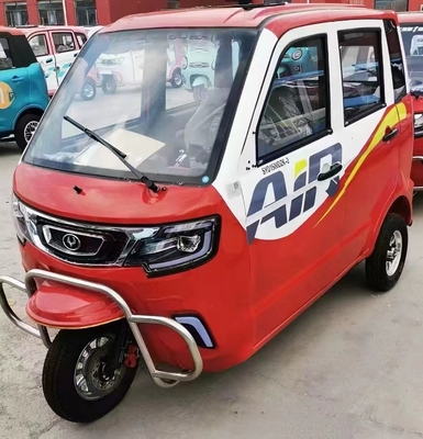 Motocicletta elettrica a tre ruote con carrozzeria chiusa e tensione 60V alimentata da batteria al litio