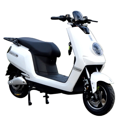 Risorse energetiche Scooter elettrico a due ruote con velocità massima di 40 60 km/h e tensione di 48 V