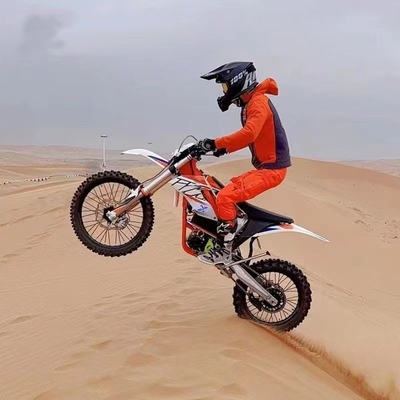 Potenza motore di 8000W Motocicletta elettrica da corsa ad alta velocità e a lungo raggio per adulti
