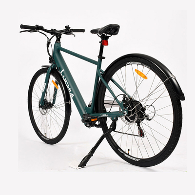 Porta le tue avventure off-road al livello successivo con questa mountain bike elettrica a 18 velocità con batteria da 7 Ah