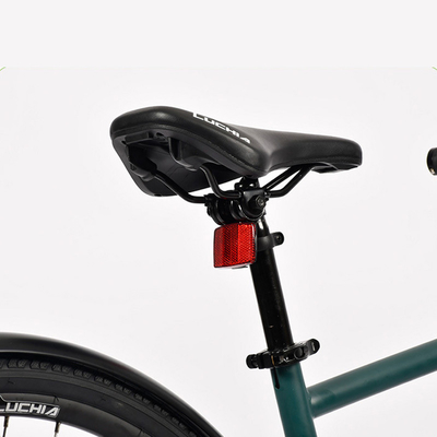 Porta le tue avventure off-road al livello successivo con questa mountain bike elettrica a 18 velocità con batteria da 7 Ah